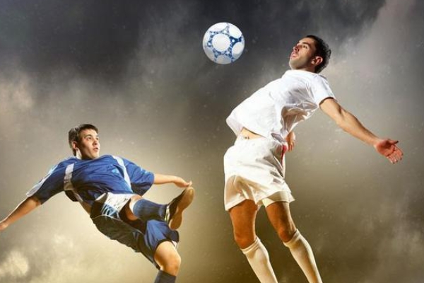 為什么足球球員的薪資都很高？